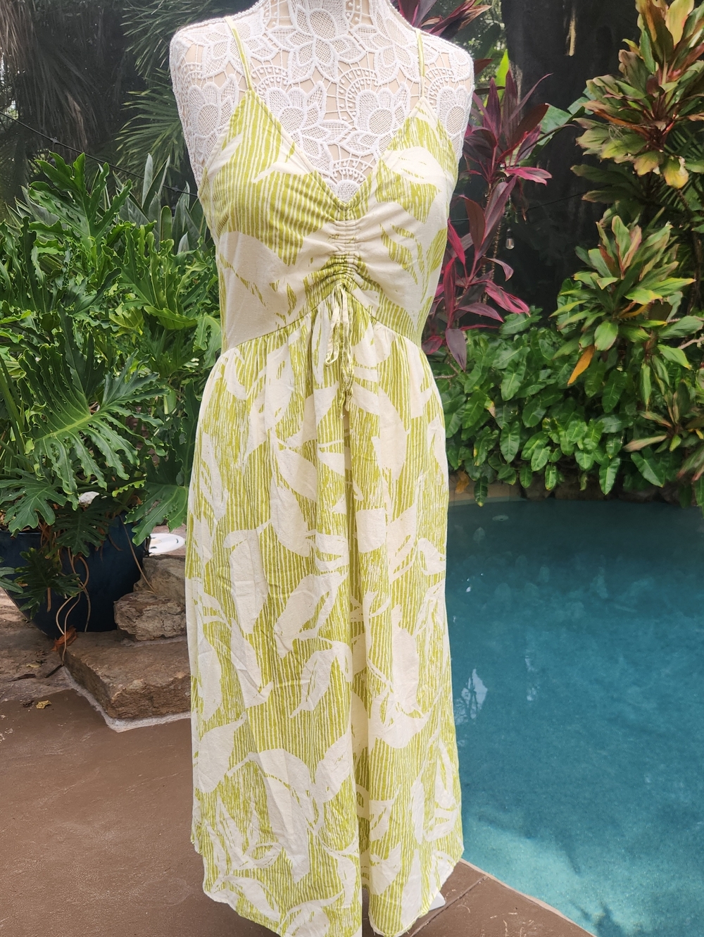 Sincerly Jules Lime Green and Cream Leaf Print Midi Dress